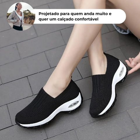 Sapatos de senhora com uma confortável sola elevada