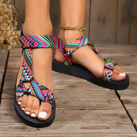 Sandálias ALEJANDRA, coloridas, slip-on com fecho em straps.